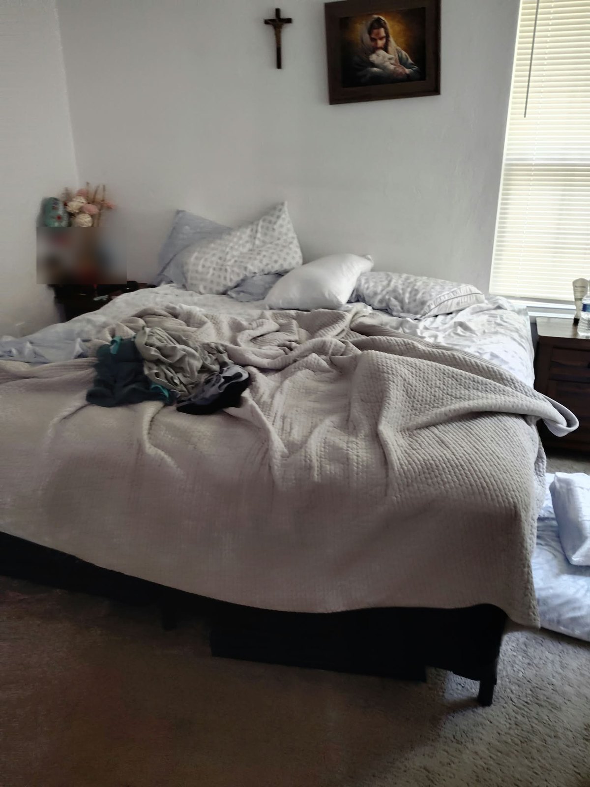 Second view of the same unmade bed before cleaning